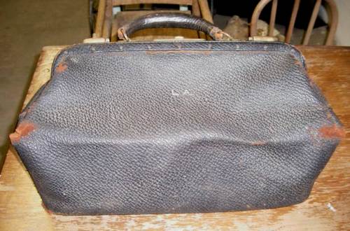 06 Warren Logan Allee Medical Bag