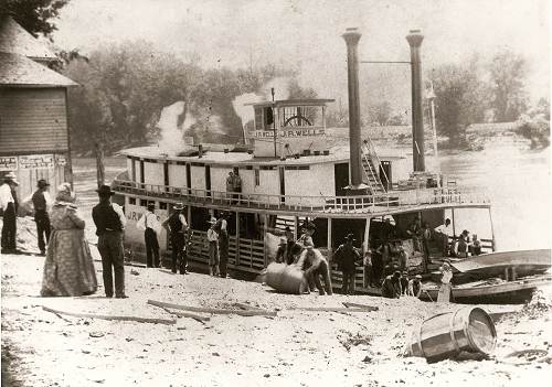 28 J. R. Wells unloading at Tuscumbia